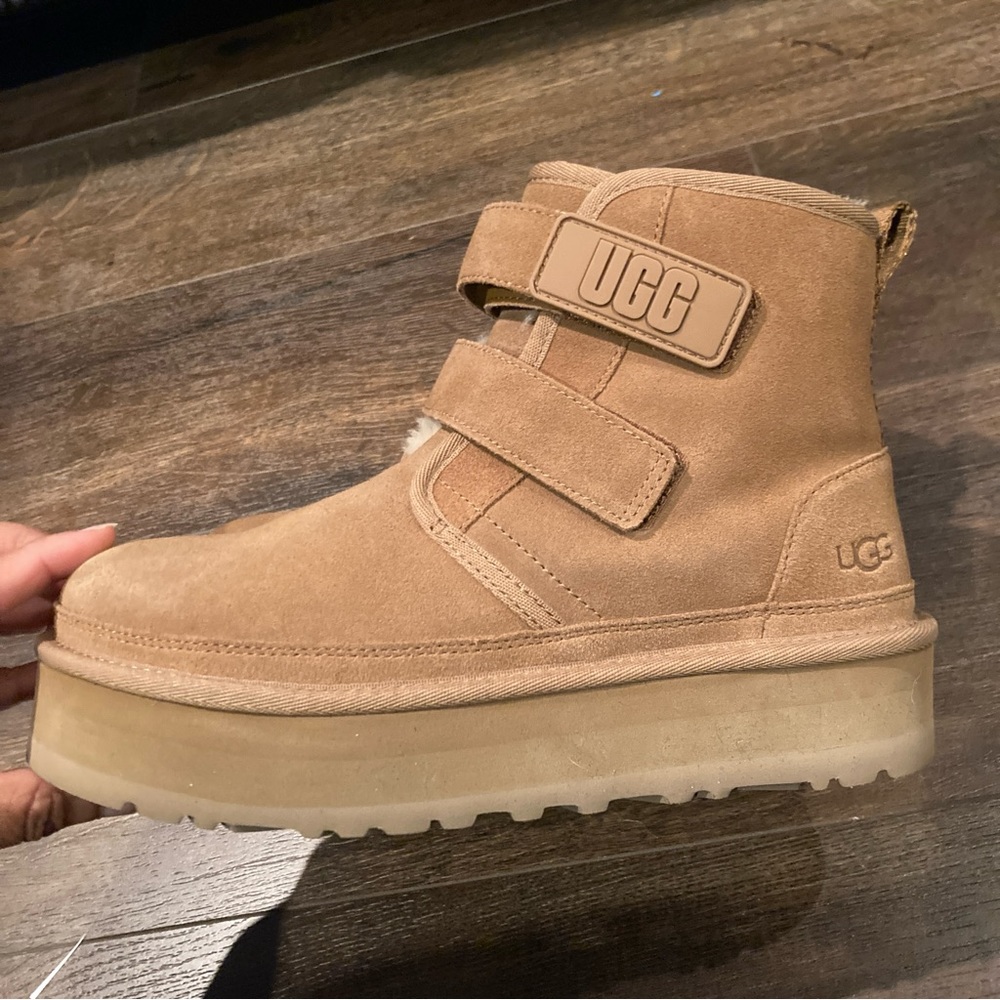Ugg Neumel Platform Boot kids 5